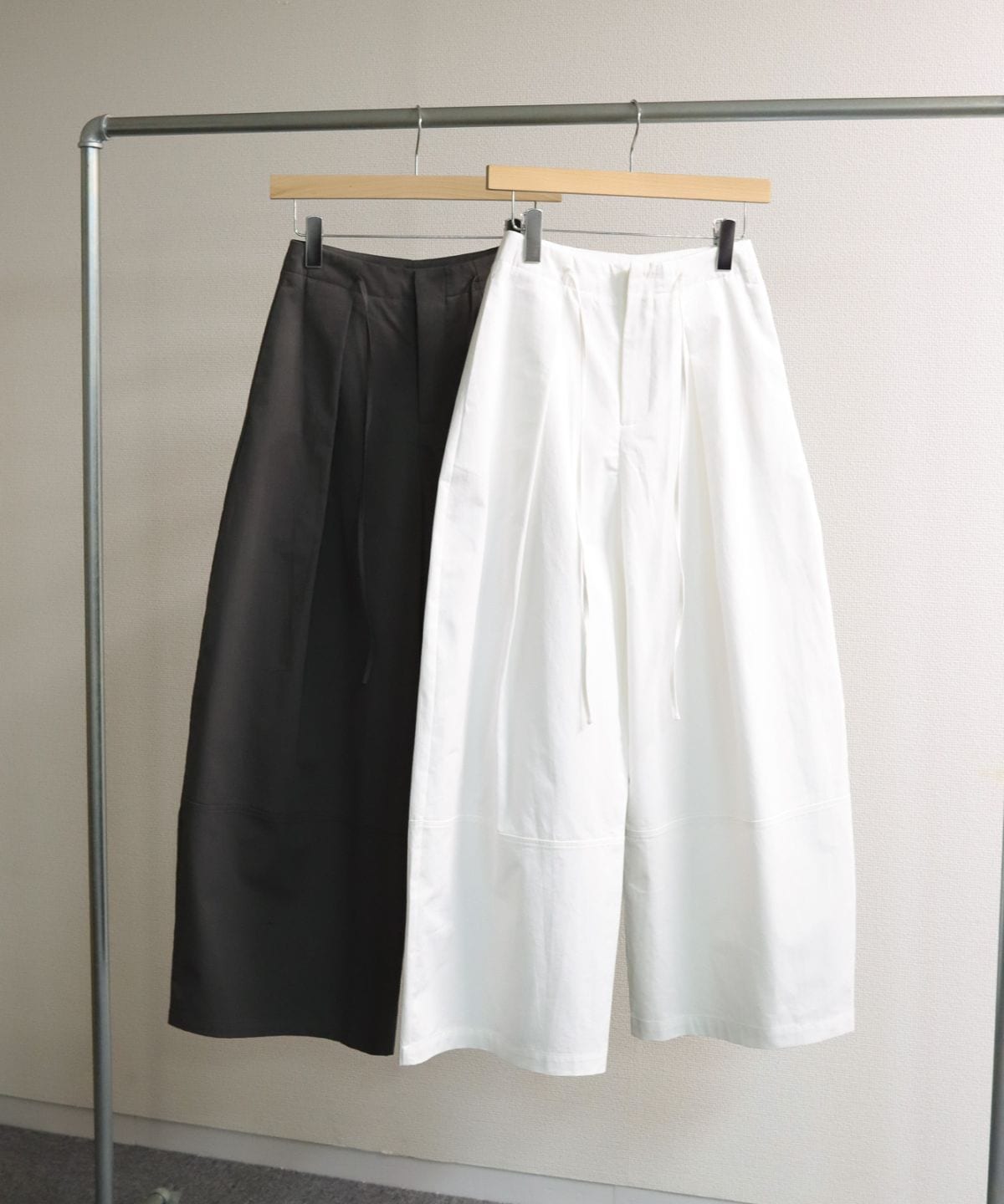 Wide Curved Pants