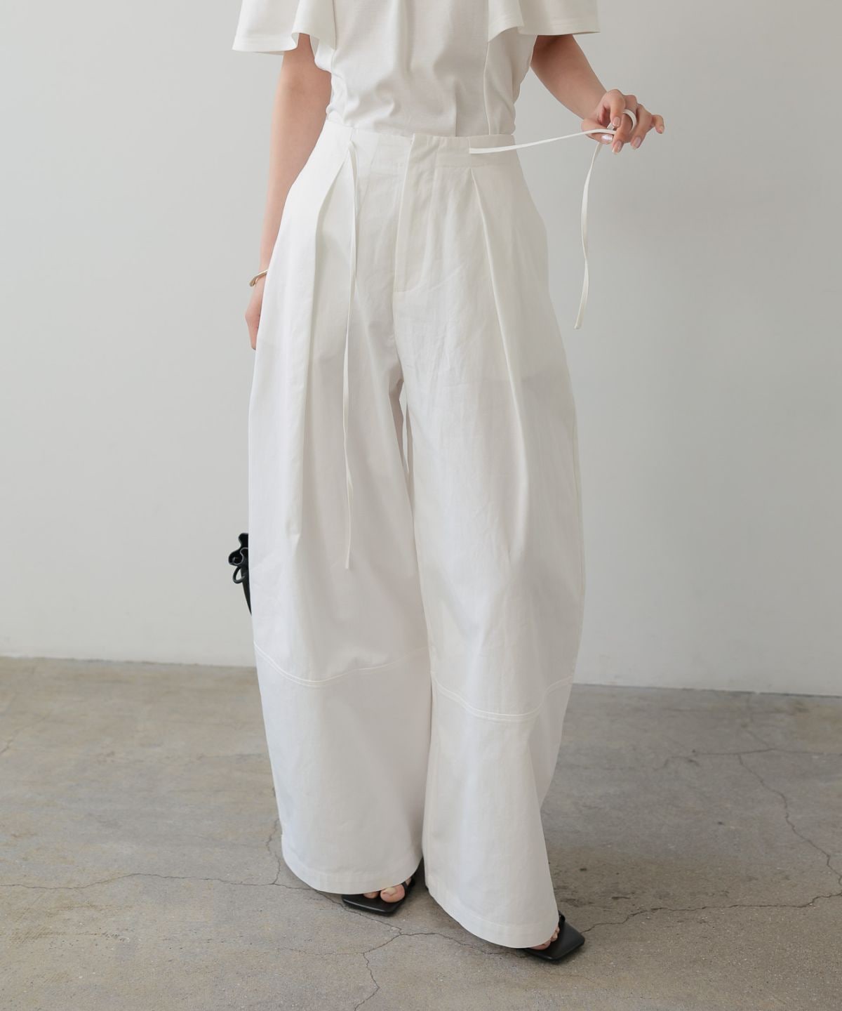 Wide Curved Pants