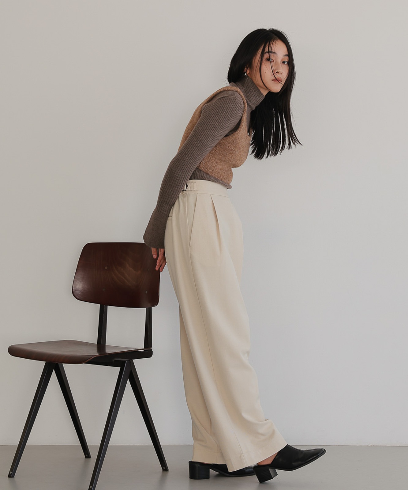 ブークレビスチェ付フレアカフスリブタートルニット | NEW ARRIVAL