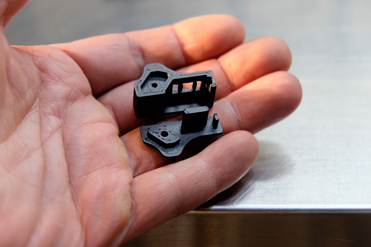 ウインカースイッチカバー (Pan America, Sportster S, Nightster Special)