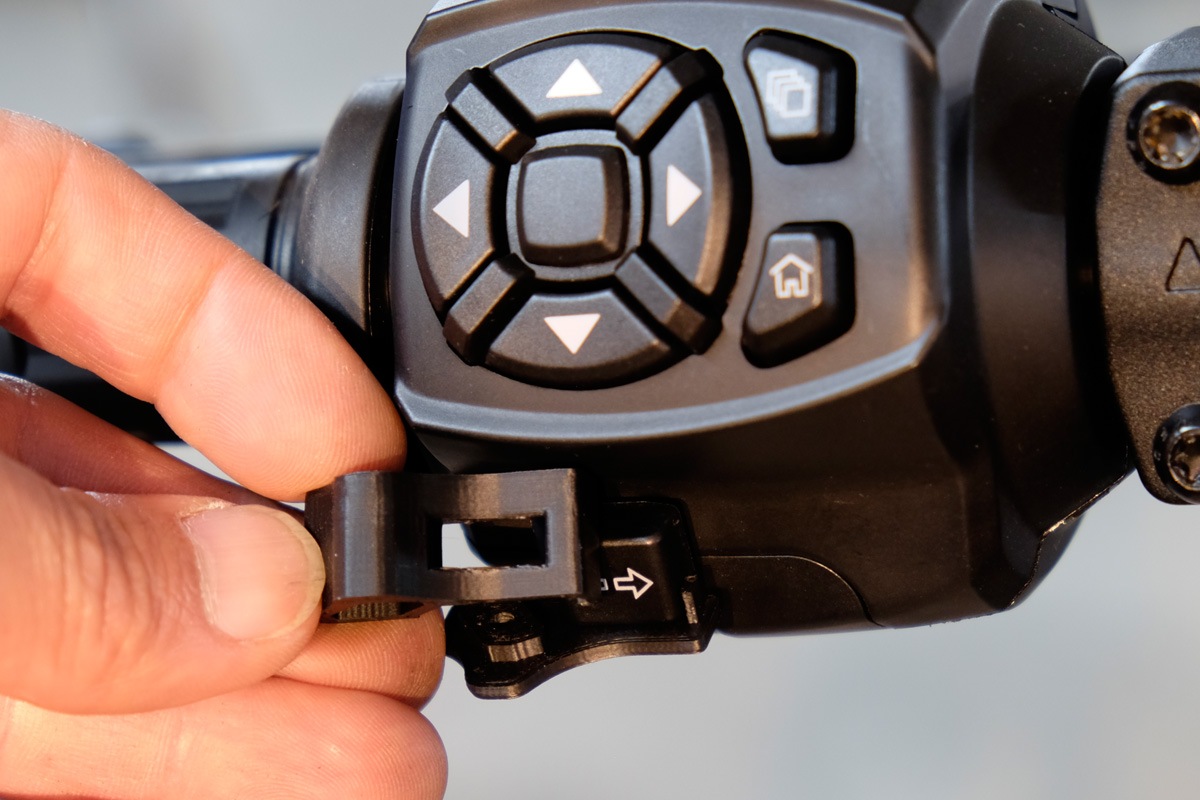 ウインカースイッチカバー (Pan America, Sportster S, Nightster Special)