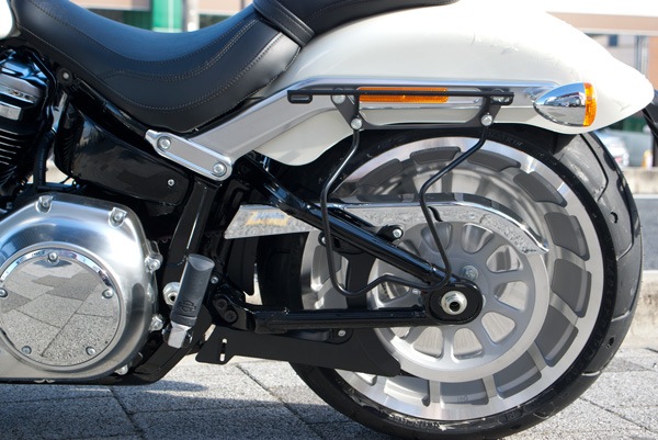 MW8 Softail サドルバッグサポート