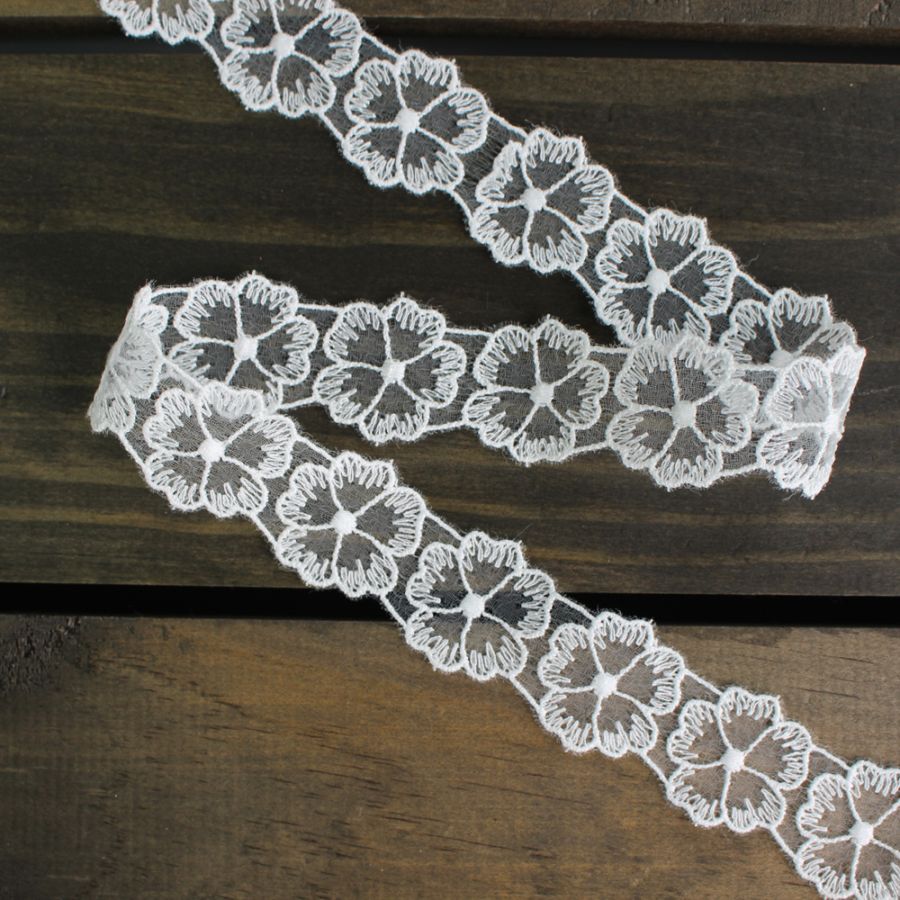 幅約25mm 国産ケミカルレース　透明感のあるお花柄レース