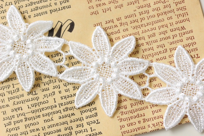 Ｎｏ．2303 つやありホワイト花柄ケミカルレース♡ハンドメイドマスク No．1003 シルバーホワイト花柄ケミカルレース♡ハンドメイドマスク