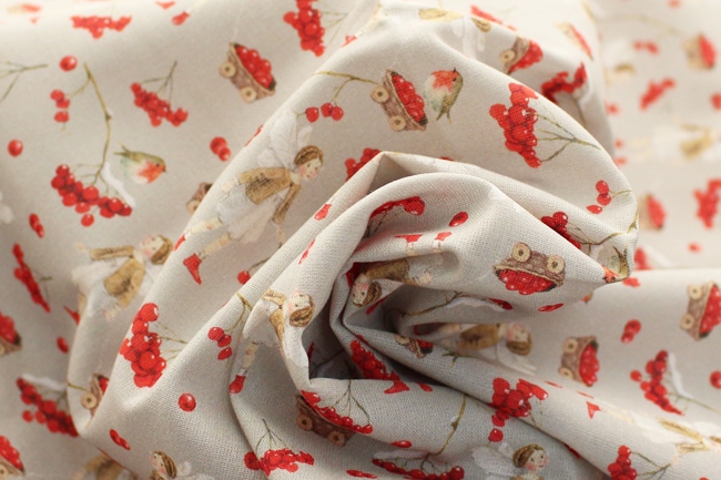 残り僅か‼️ ドイツ　輸入 生地　アクファクトゥム　赤い木の実と赤い靴の妖精 ドイツ生地acufactum アクファクトゥム赤い木の実と赤い靴の妖精