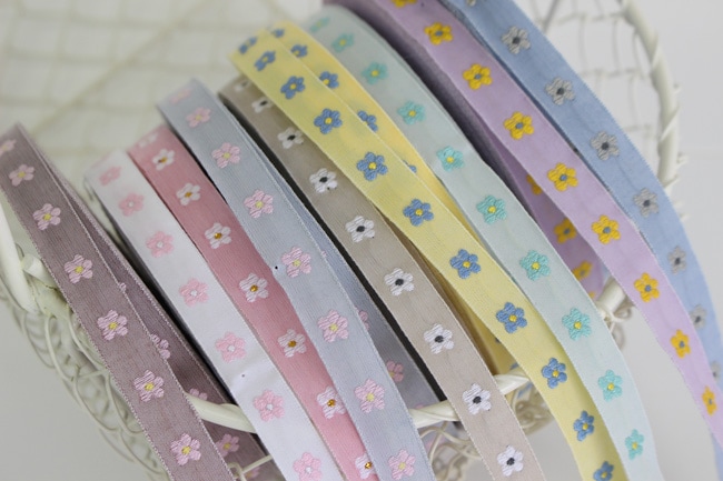 KAFKA　カフカ社【50cm単位】約幅10mm　デイジー　小花柄　小さなお花のジャガードリボン