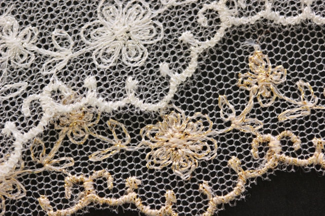 幅約45mm/24902【ラメ】刺繍チュールレース お花柄の片スカラップ ラメ