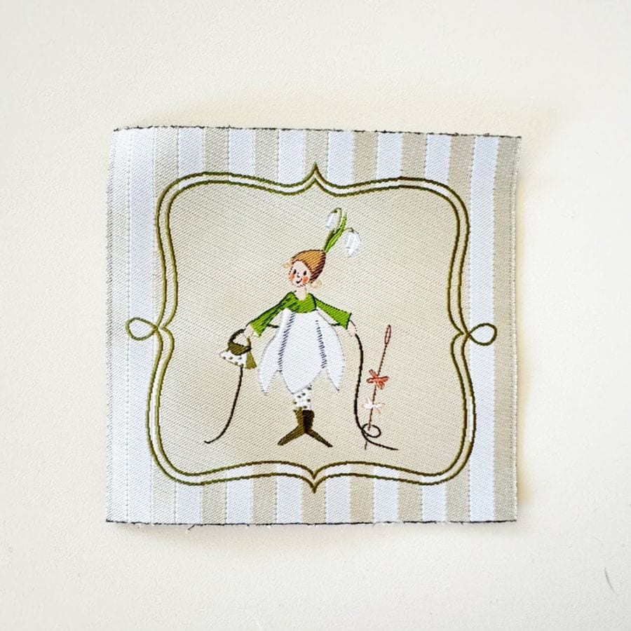 【ドイツ製】acufactum 大判 刺繍タグ ［スノードロップフェアリー］ | マキシパッチ 織ネーム アクファクトゥム