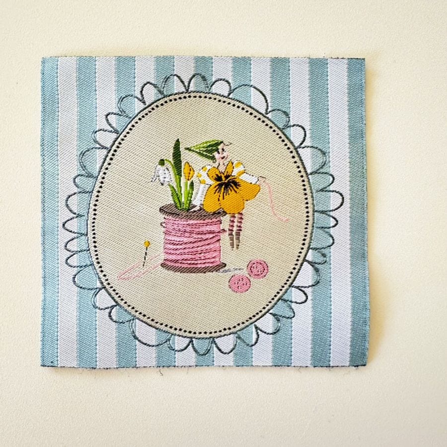 【ドイツ製】acufactum 大判 刺繍タグ ［裁縫の妖精］ | マキシパッチ 織ネーム アクファクトゥム