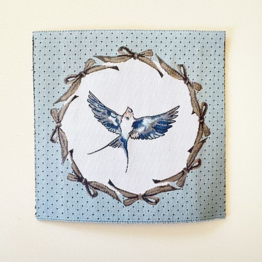 【ドイツ製】acufactum 大判 刺繍タグ ［ツバメ］ | マキシパッチ 織ネーム アクファクトゥム