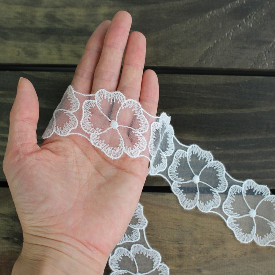 幅約45mm 国産ケミカルレース　透明感のあるお花柄レース