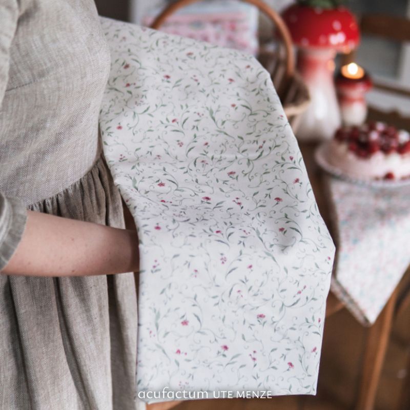 【145cm×50cm】ドイツ輸入生地　acufactum970 ツタと小花の生地