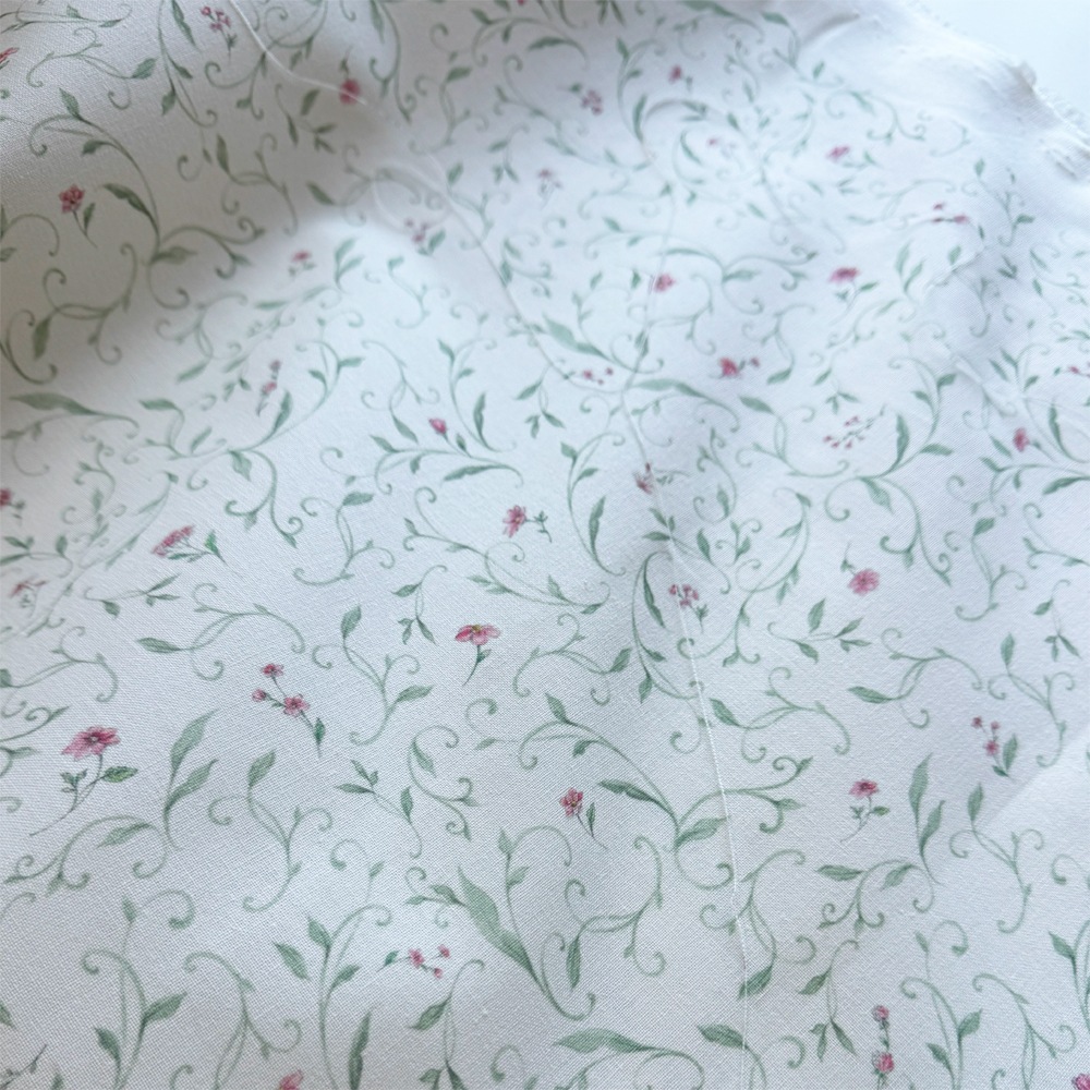 【145cm×50cm】ドイツ輸入生地　acufactum970 ツタと小花の生地