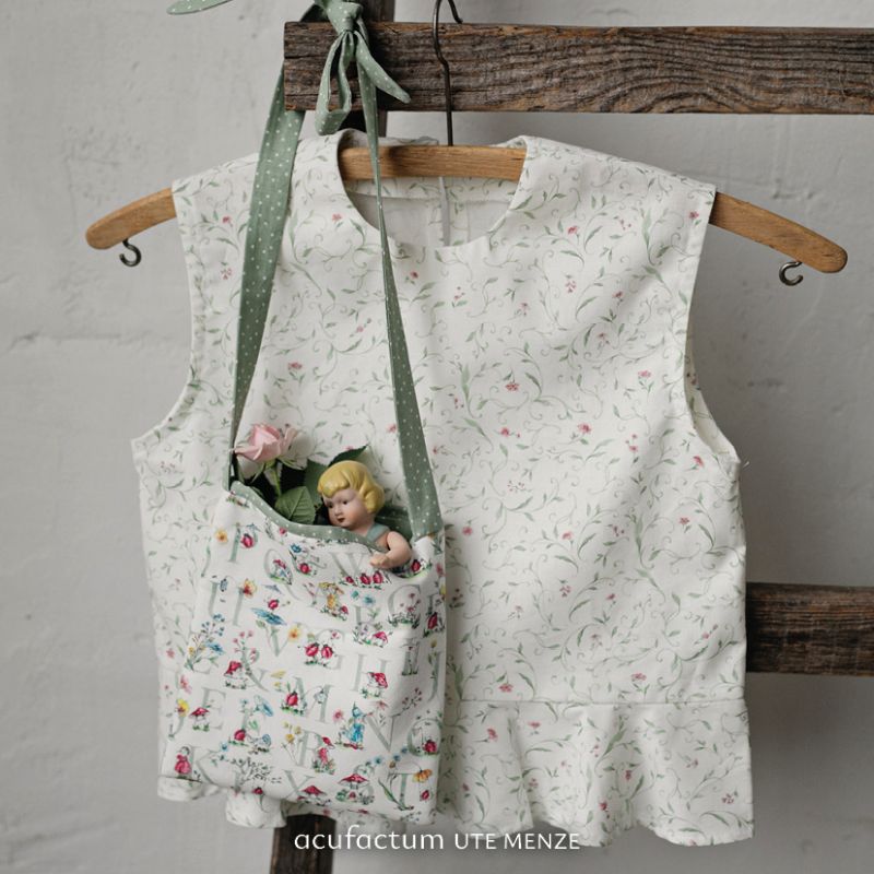 【145cm×50cm】ドイツ輸入生地　acufactum970 ツタと小花の生地