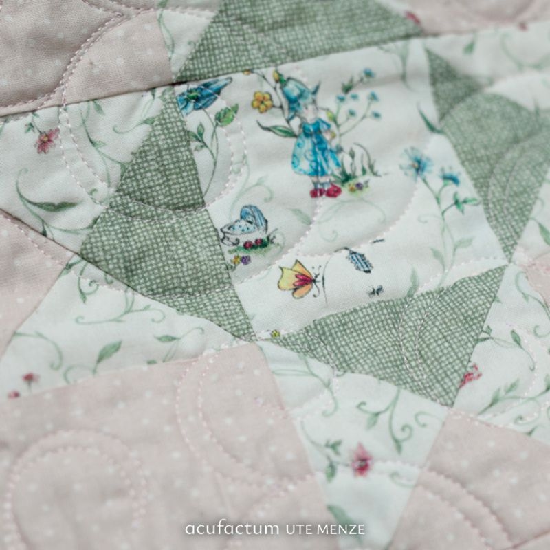 【145cm×50cm】ドイツ輸入生地　acufactum970 ツタと小花の生地