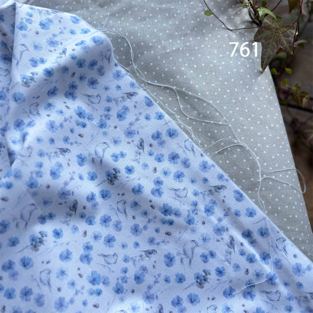 【145cm×50cm】ドイツ輸入生地　 ブルーの小花と鳥の生地　acufactum