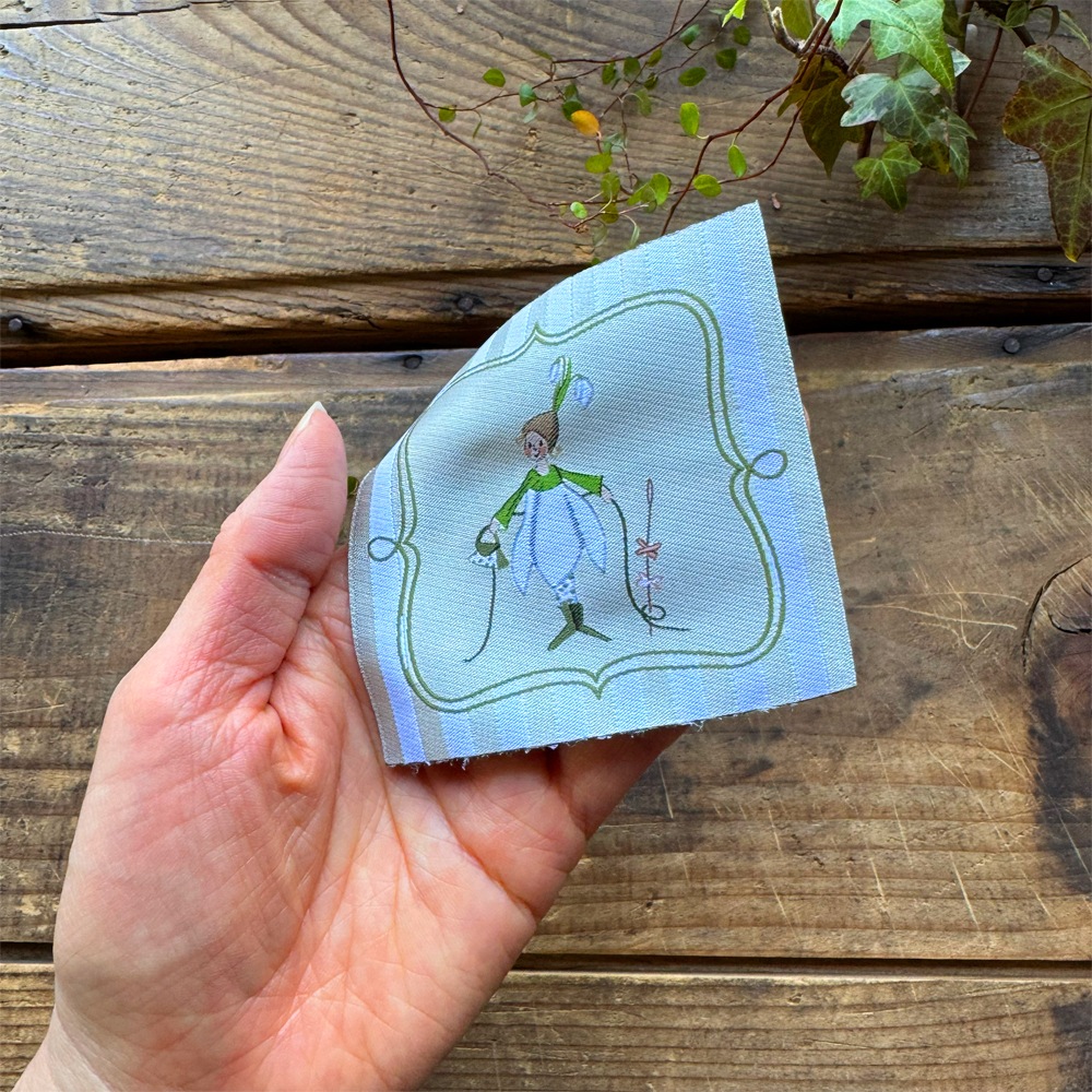 【ドイツ製】acufactum 大判 刺繍タグ ［スノードロップフェアリー］ | マキシパッチ 織ネーム アクファクトゥム