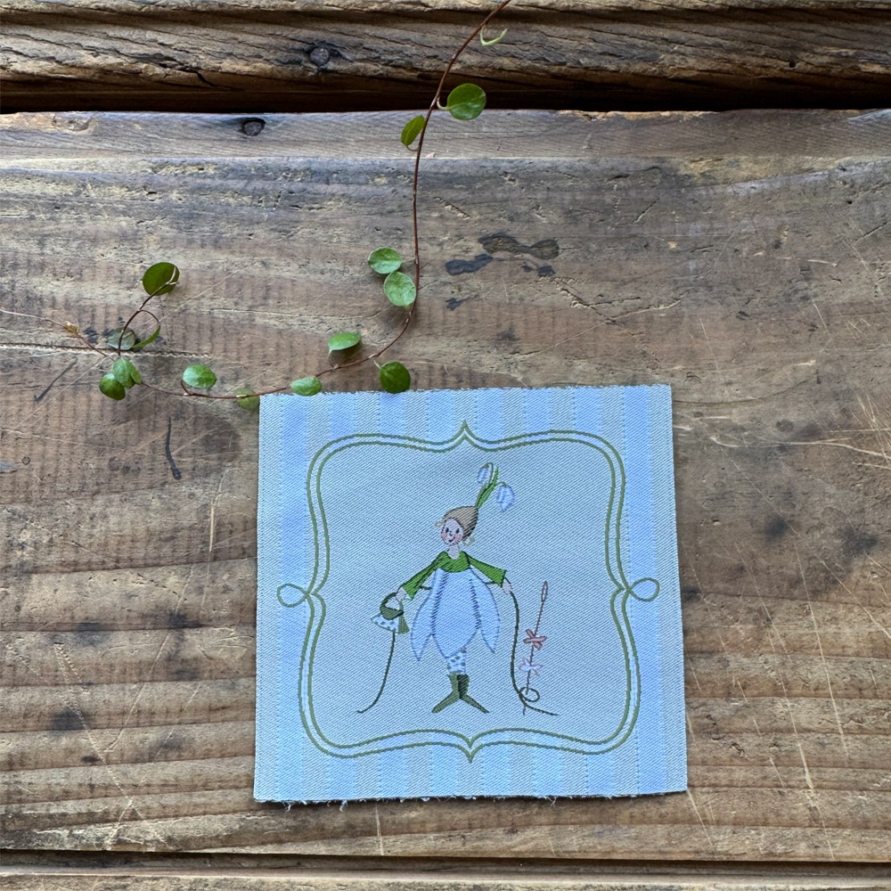 【ドイツ製】acufactum 大判 刺繍タグ ［スノードロップフェアリー］ | マキシパッチ 織ネーム アクファクトゥム