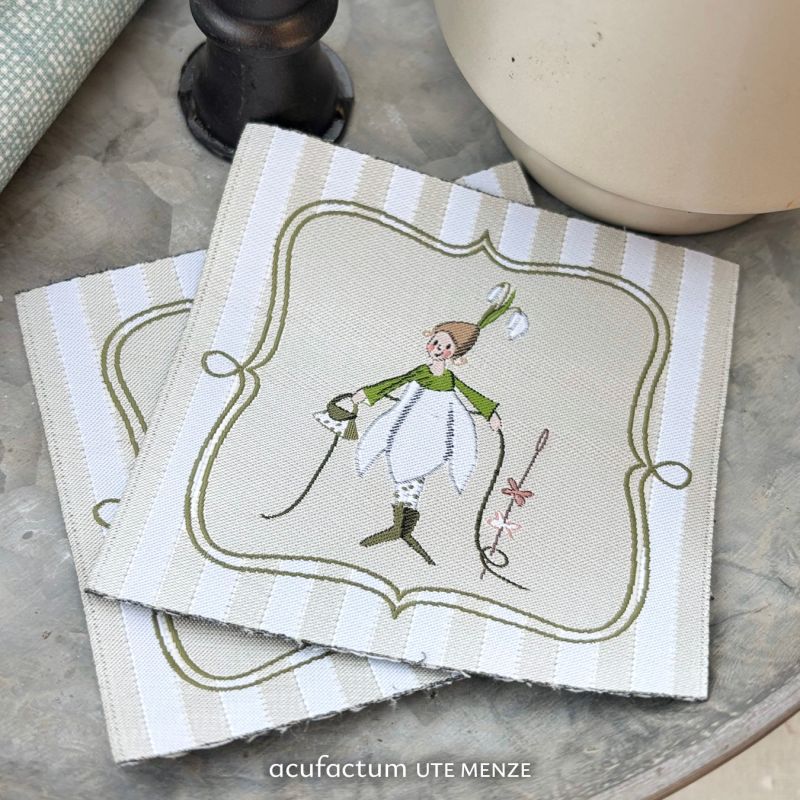 【ドイツ製】acufactum 大判 刺繍タグ ［スノードロップフェアリー］ | マキシパッチ 織ネーム アクファクトゥム