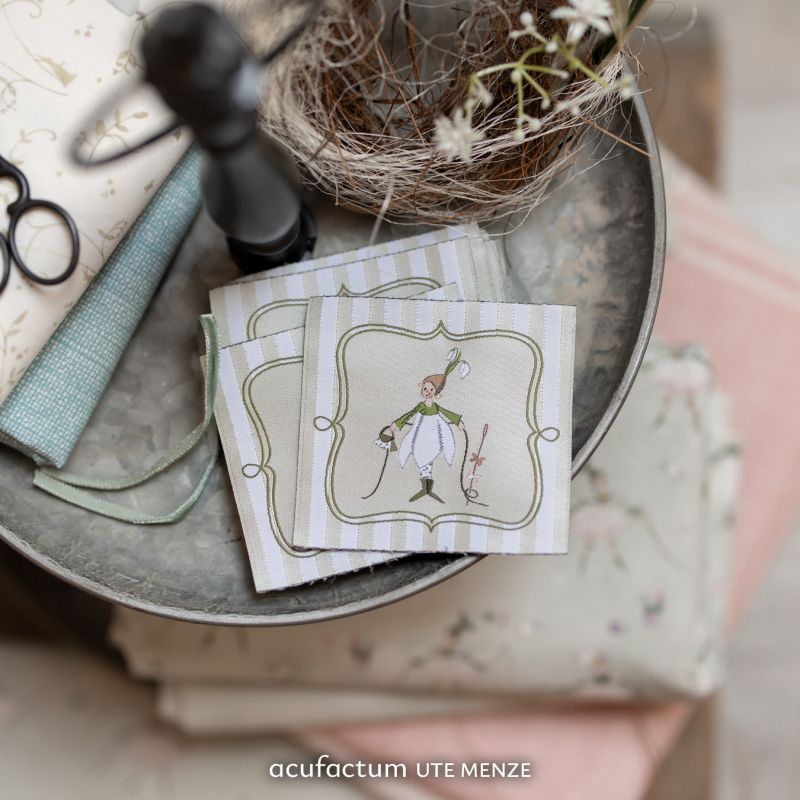 【ドイツ製】acufactum 大判 刺繍タグ ［スノードロップフェアリー］ | マキシパッチ 織ネーム アクファクトゥム