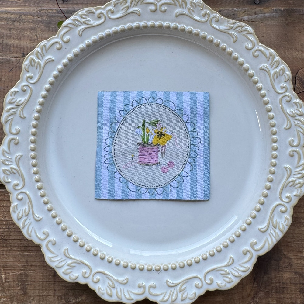 【ドイツ製】acufactum 大判 刺繍タグ ［裁縫の妖精］ | マキシパッチ 織ネーム アクファクトゥム