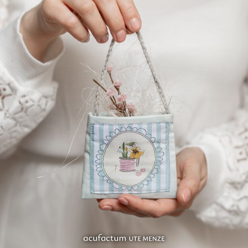 【ドイツ製】acufactum 大判 刺繍タグ ［裁縫の妖精］ | マキシパッチ 織ネーム アクファクトゥム