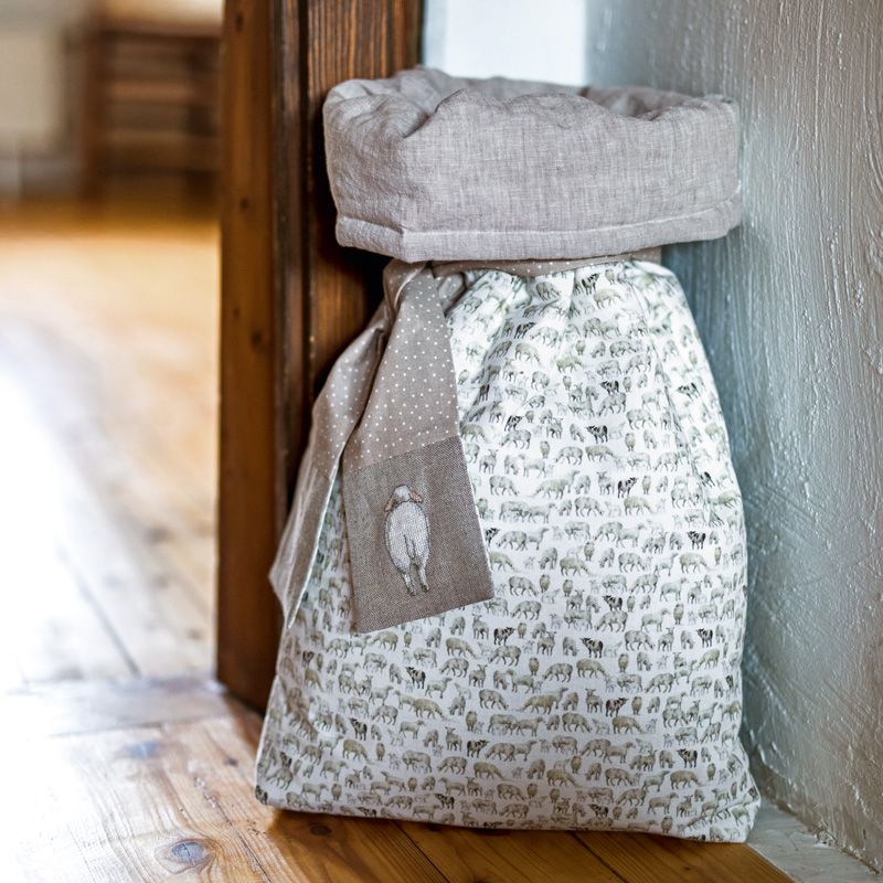 【140cm×50cm】ドイツ輸入生地　acufactum766　羊、子羊、牛柄　牧草地の動物たち柄の生地