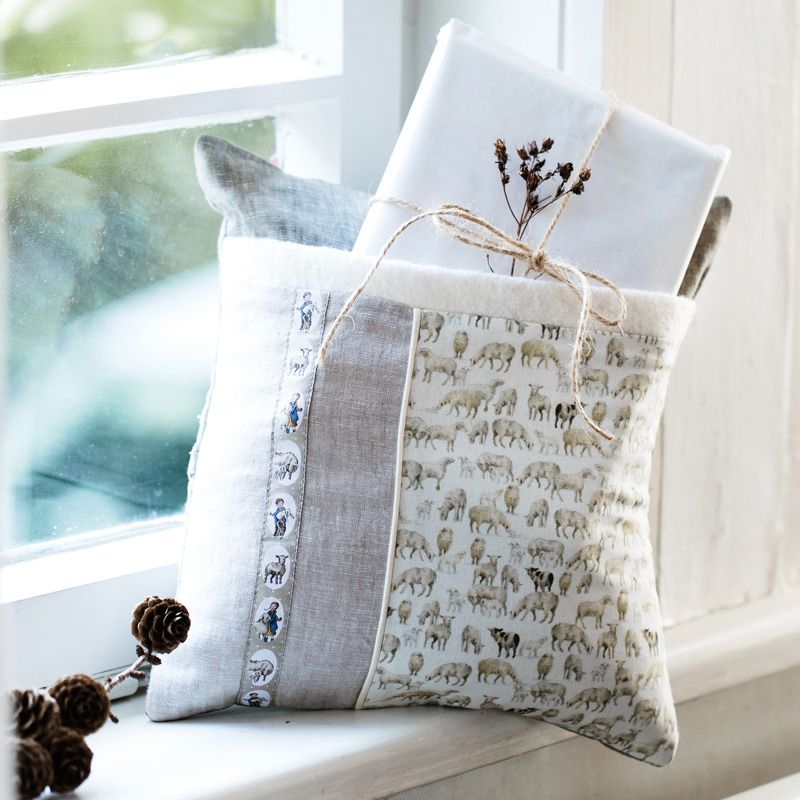 【140cm×50cm】ドイツ輸入生地　acufactum766　羊、子羊、牛柄　牧草地の動物たち柄の生地