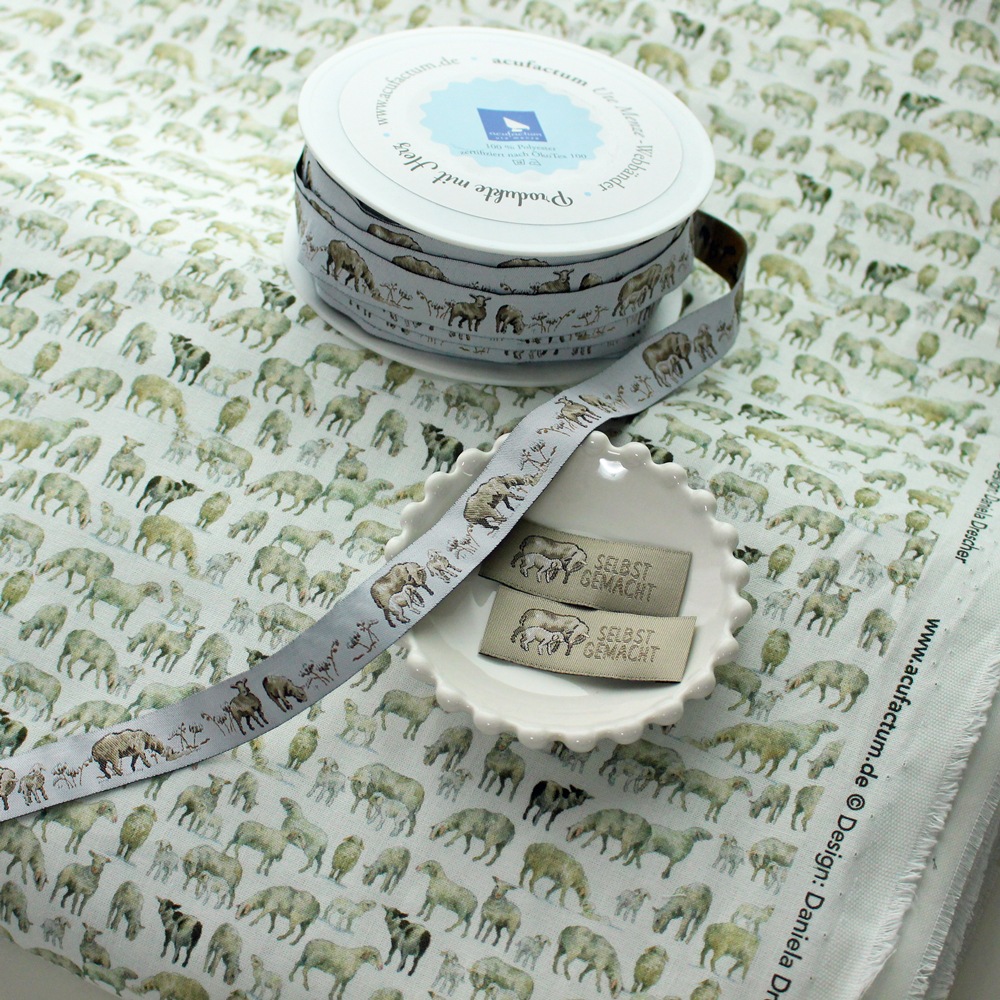 【140cm×50cm】ドイツ輸入生地　acufactum766　羊、子羊、牛柄　牧草地の動物たち柄の生地