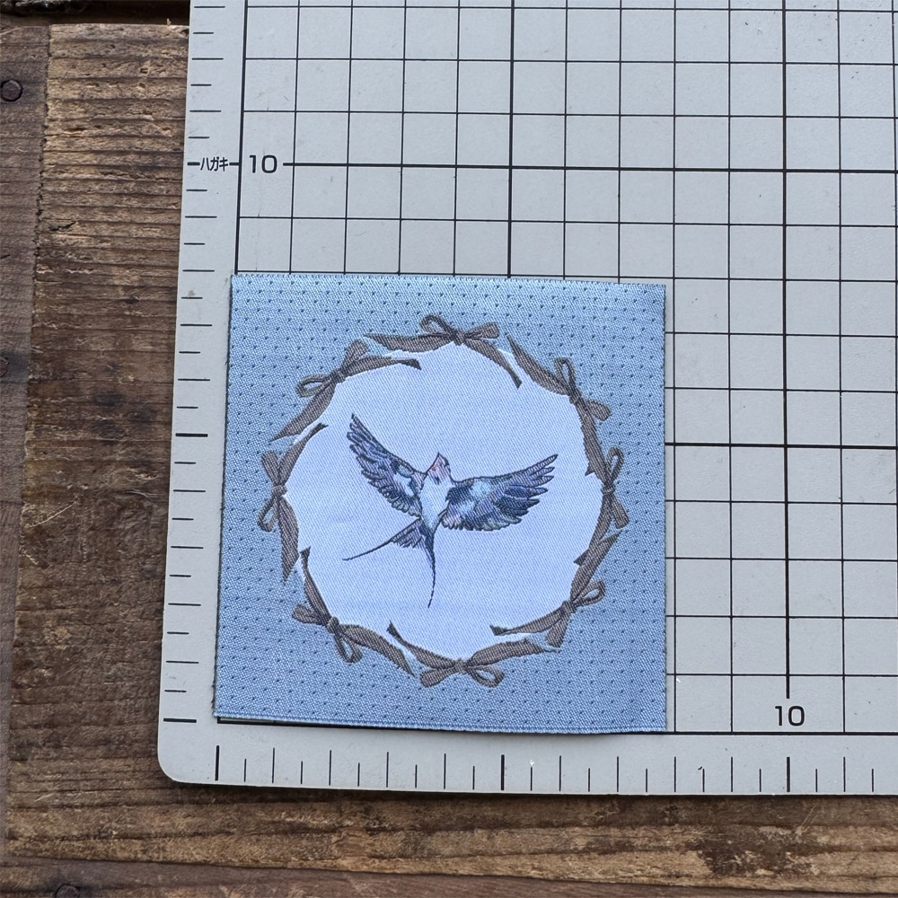 【ドイツ製】acufactum 大判 刺繍タグ ［ツバメ］ | マキシパッチ 織ネーム アクファクトゥム