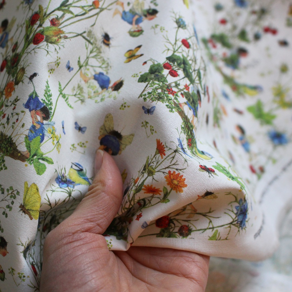 145cm×50cm】ドイツ輸入生地 acufactum884 蝶々と妖精、蜂、鳥柄の生地