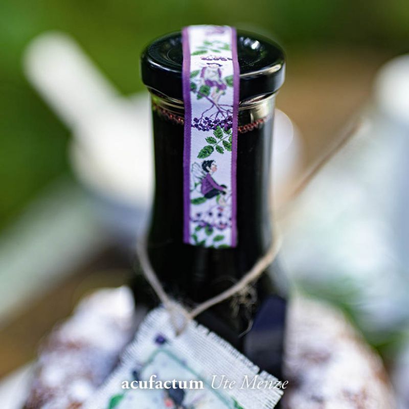 【50cm単位】acufactum324 約幅16mm　ニワトコと妖精柄のジャガードリボン　チロリアンテープ