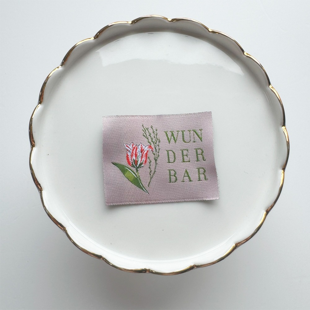 【acufactum370】 約5cm×約4cm--(大）チューリップのタグ　ラベル　織ネーム