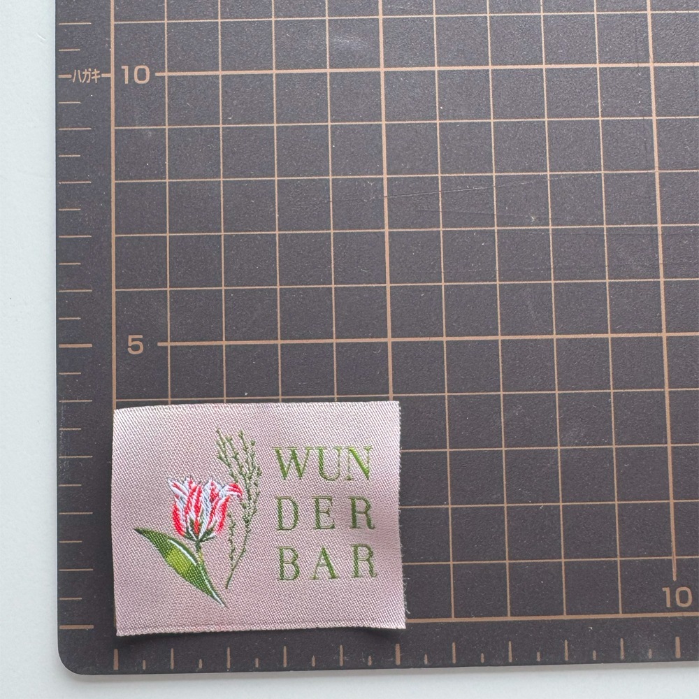 【acufactum370】 約5cm×約4cm--(大）チューリップのタグ　ラベル　織ネーム