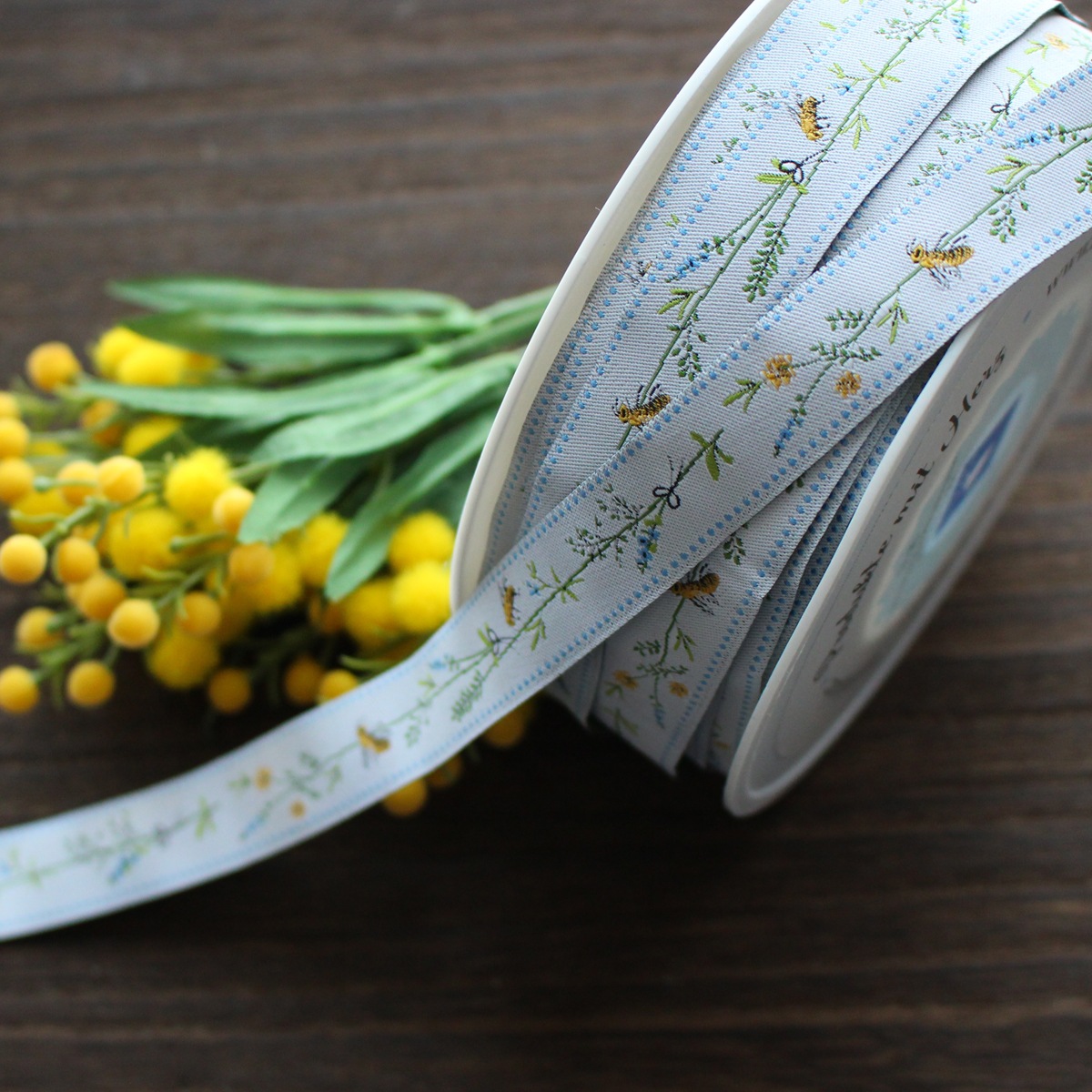 acufactumアクファクトゥム【50cm単位】約幅16mm-縦柄/草原のみつばち柄ジャガードリボン　チロリアンテープ