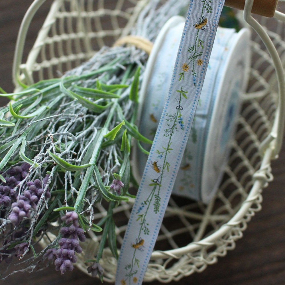 acufactumアクファクトゥム【50cm単位】約幅16mm-縦柄/草原のみつばち柄ジャガードリボン　チロリアンテープ