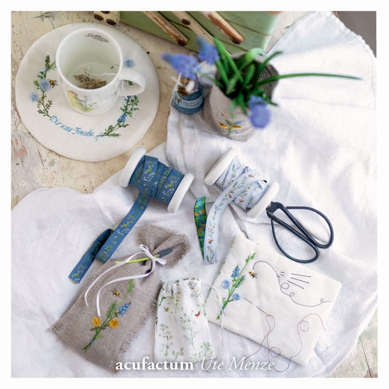 acufactumアクファクトゥム【50cm単位】約幅16mm-縦柄/草原のみつばち柄ジャガードリボン　チロリアンテープ