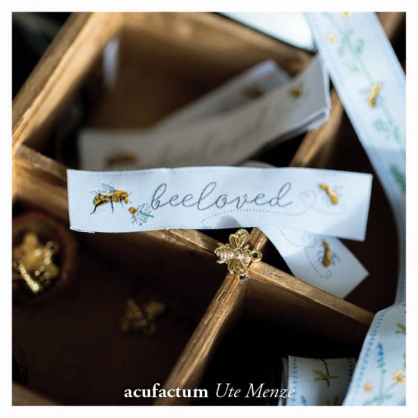 【acufactum282】 約1.6cm×約7.5cm幅- ミツバチの愛 bee loved タグ ラベル 織ネーム