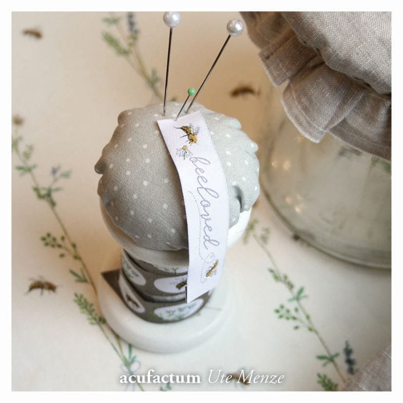 【acufactum282】 約1.6cm×約7.5cm幅- ミツバチの愛 bee loved タグ ラベル 織ネーム