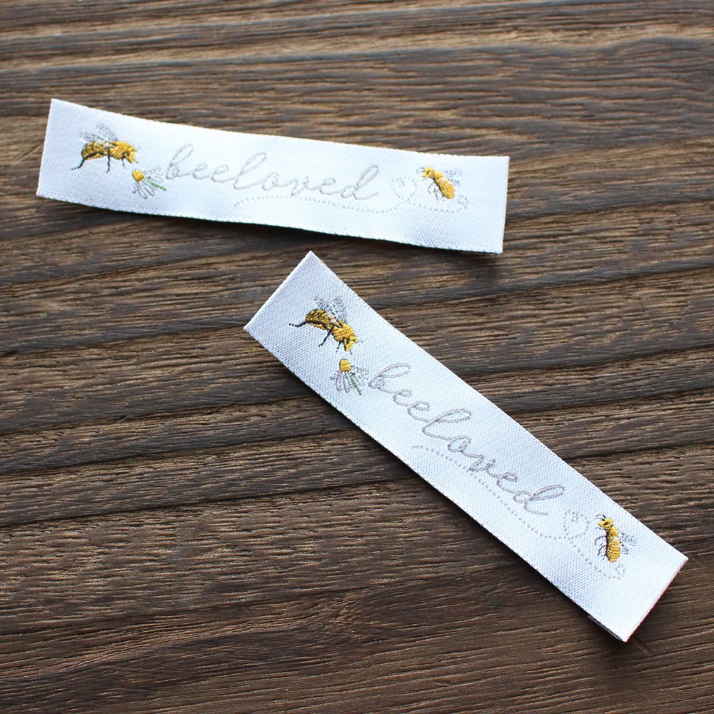 【acufactum282】 約1.6cm×約7.5cm幅- ミツバチの愛 bee loved タグ ラベル 織ネーム