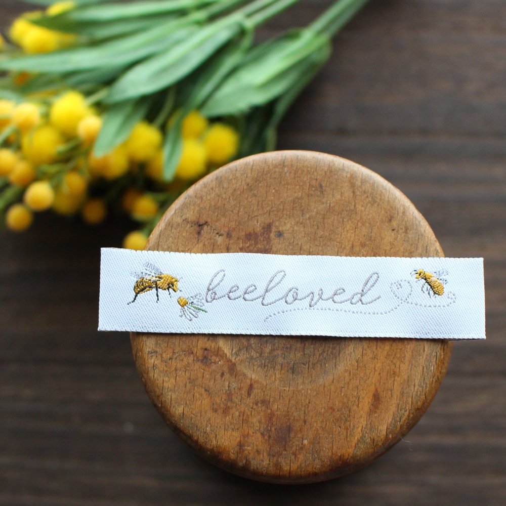 【acufactum282】 約1.6cm×約7.5cm幅- ミツバチの愛 bee loved タグ ラベル 織ネーム