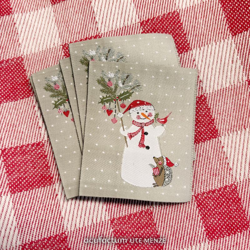【acufactum412】 約6cm×約5cm--(大）雪だるまとハリネズミのクリスマスのタグ　ラベル　織ネーム