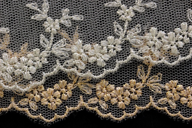 No. 1378  刺繍 チュールレース   1m No. 1378 刺繍 チュールレース 3.4m