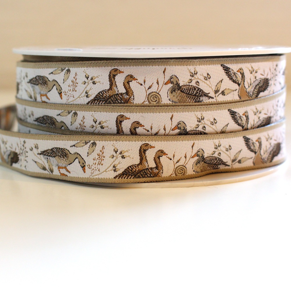 50cm単位】acufactum345 約幅16mm ハイイロガン 鳥柄のジャガード