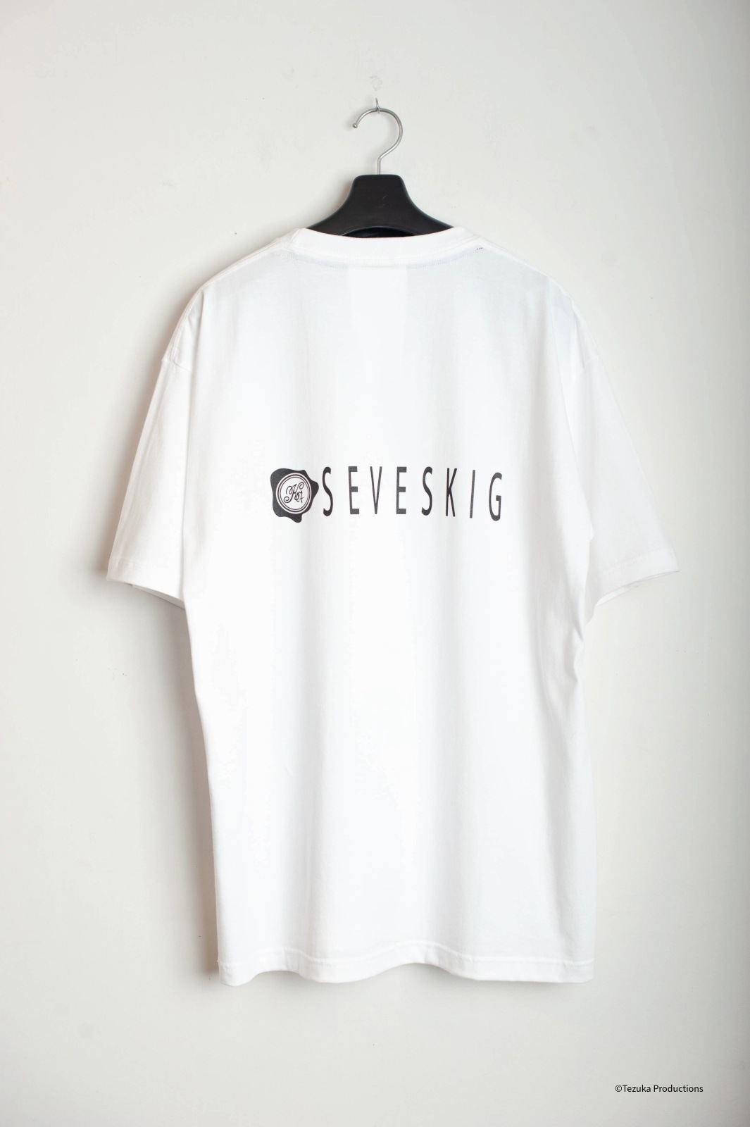 TEZUKA WORLDSEVESKIG S/SL Tee Ver.ȥݥꥹ WHITE