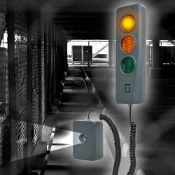 光と音で車庫入れサポート「駐車オーライセンサー」