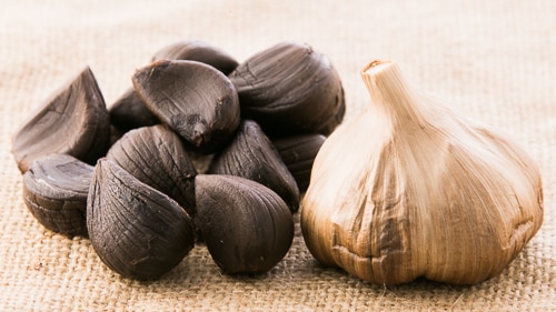 【産地取り寄せ商品】岡崎屋 青森県産 純黒にんにく 5個入り | にんにく ニンニク 黒にんにく(送料別)(n)