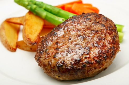 【産地取り寄せ商品】ラ・ベットラ・ダ・オチアイ 落合務監修 香味野菜と牛肉100%のハンバーグ8個 (トンソンジャパン)(冷凍) | 43109(送料別)(n)