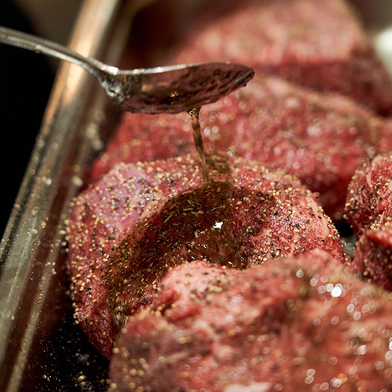 三宿ローストビーフ 300g 2~3名用（2種のソース付き）ご家族や友達一緒に楽しめる塊肉