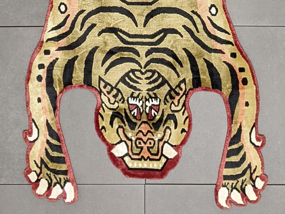SALE ＜本物新品＞シルク チベタンタイガー BIG 約144センチ SALE ＜本物新品＞シルク チベタンタイガー BIG 約144センチ
